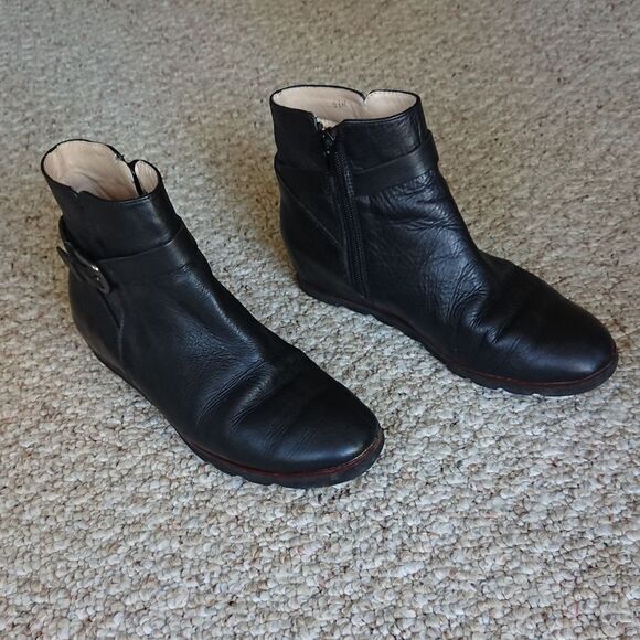 Amalfi by Rangoni black leather Ankle Booties size 6.5 - Picture 1 of 12